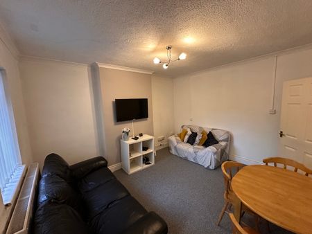 4 bedroom house - Photo 3