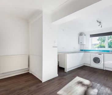 4 bedroom detached house to rent - Photo 6