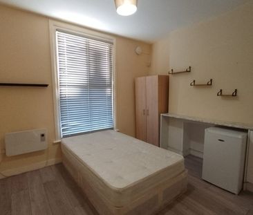 Studio Flat, Sandhurst Road, SE6 - Photo 4