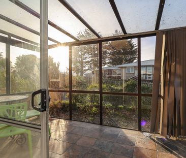 Sunny 2 Bedroom Unit in Highcliff - Photo 4