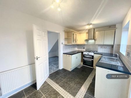 2 bedroom semi-detached house to rent - Photo 2