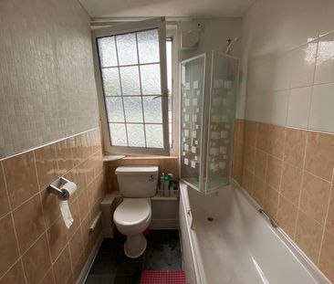 Room in a Shared House, Morris House, E2 - Photo 6