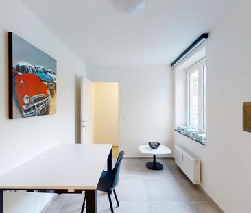 Spacious student room! - Photo 5