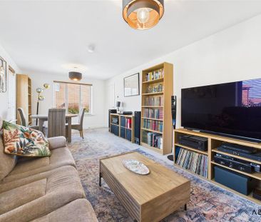 4 bedroom detached house to rent - Photo 2