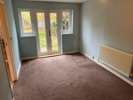 4 bedroom semi-detached house to rent - Photo 3