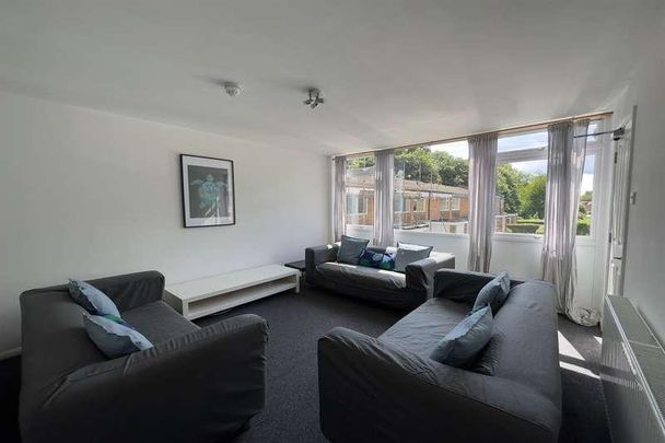 Sparkford Close, SO22 - Photo 1