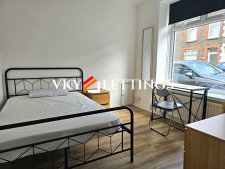 4 bedroom terraced house to rent - Photo 3