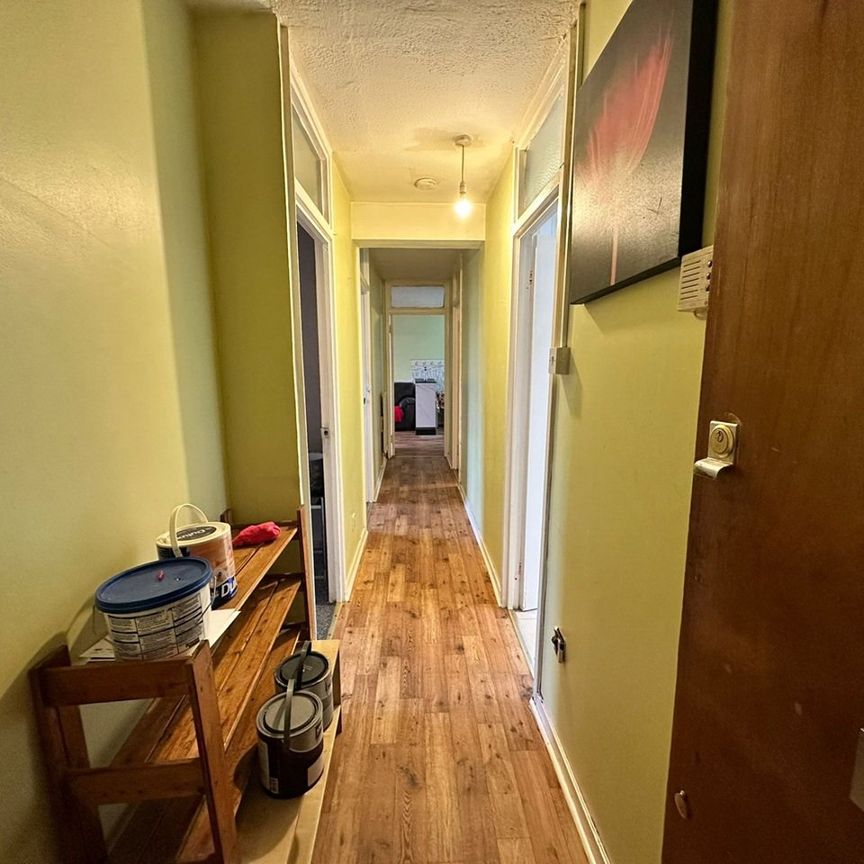 3 Bed Flat, Linsdell Road, IG11 - Photo 1