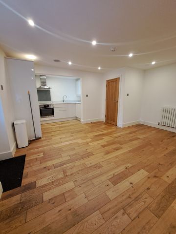 2 Bed Flat, Harrogate Road, LS7 - Photo 4