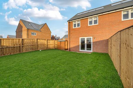 3 bedroom semi-detached house to rent - Photo 3