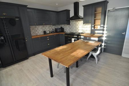 1 bedroom in a house share to rent - Photo 2