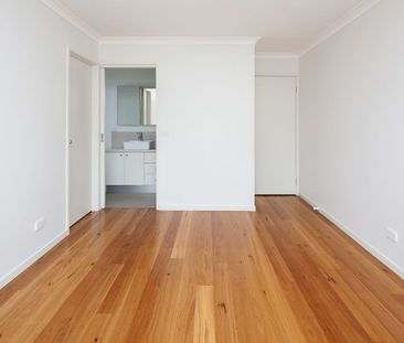 Modern Family Home in Quiet Street. Available 27/02/2026 - Photo 6