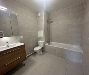 location Appartement T2 DE 40.49m² À PLAISIR - Photo 3