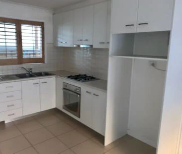 “Modern 2-Bedroom Unit in Prime West Footscray Location” - Photo 2