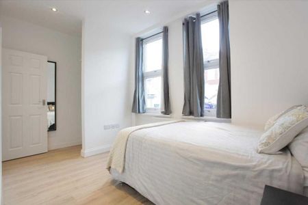 4 bedroom apartment to rent - Photo 3