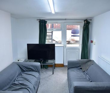 9 bedroom house to rent - Photo 2