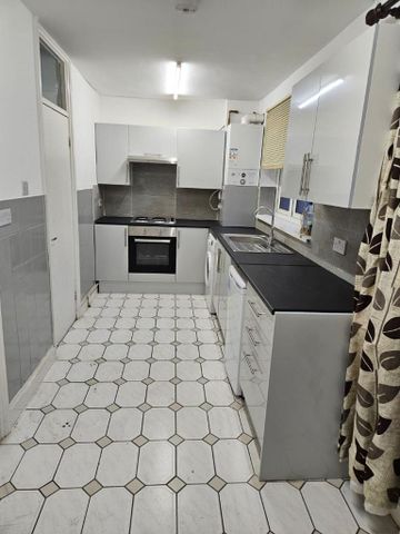 3 bedroom terraced house to rent - Photo 4