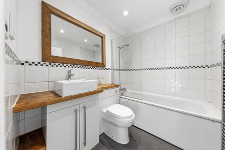 3 Bed Flat, Streatham, SW16 - Photo 3