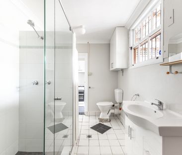 Conveniently located - Photo 4