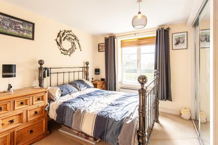 2 bedroom ground floor flat to rent - Photo 2