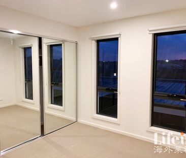 3 Bedrooms double-storey Townhouse in Craigieburn - Photo 1