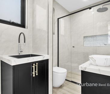 Stylish and Convenient 2-Bedroom Granny House in Guildford - Photo 4