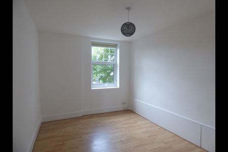 1 Bed Flat, Rushey Green, SE6 - Photo 3