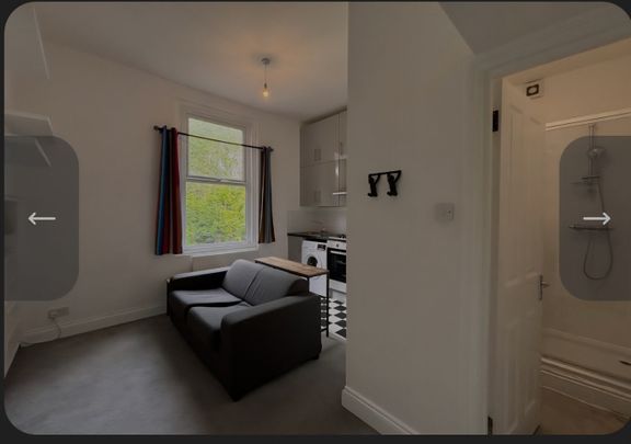 1 Bed Flat, Montrell Road, SW2 - Photo 1