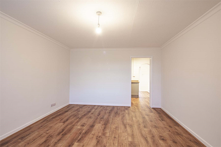 3 bedroom end of terrace house to rent - Photo 2