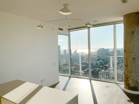 Sunfilled 2Bed, 2Bath Corner unit 101 Peter, 38th floor - Photo 2