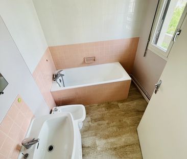 Location Appartement 2 pièces 56m² CHATELLERAULT 86100 - Photo 3