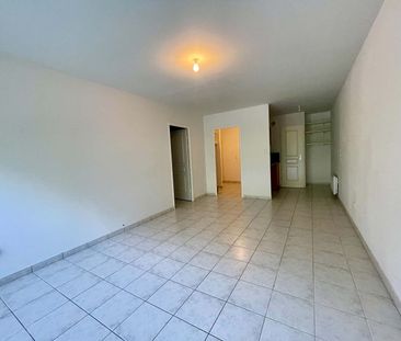 Location Appartement 2 pièces 47m² HENIN BEAUMONT 62110 - Photo 3