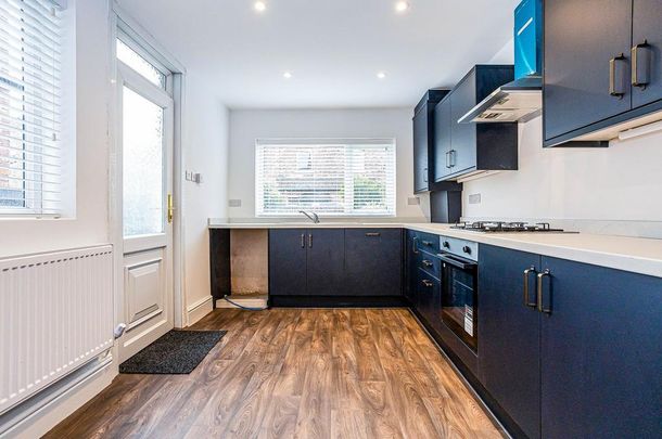 3 bedroom terraced house to rent - Photo 1