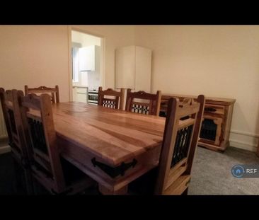 4 bedroom semi-detached house to rent - Photo 2