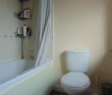 1 bedroom in a house share to rent - Photo 6