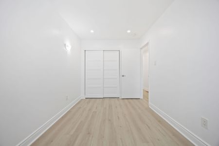 For Lease - 249 Hodgson Drive, Newmarket, Ontario - Photo 2