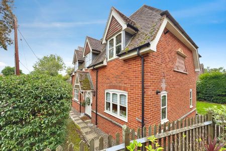 2 bedroom maisonette to rent - Photo 4