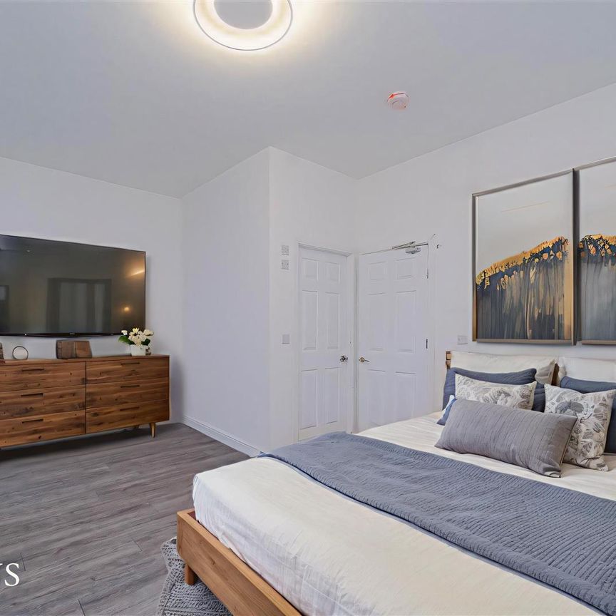 Knowsley Street, Bolton - Photo 1