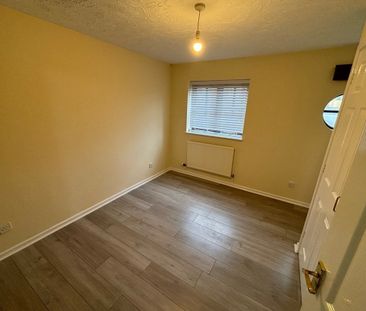 Clos Eileen Chilcott, Llansamlet, SWANSEA - Photo 5