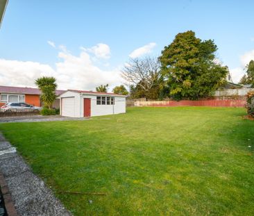 Step inside this three-bedroom home, where comfort meets convenience. - Photo 4