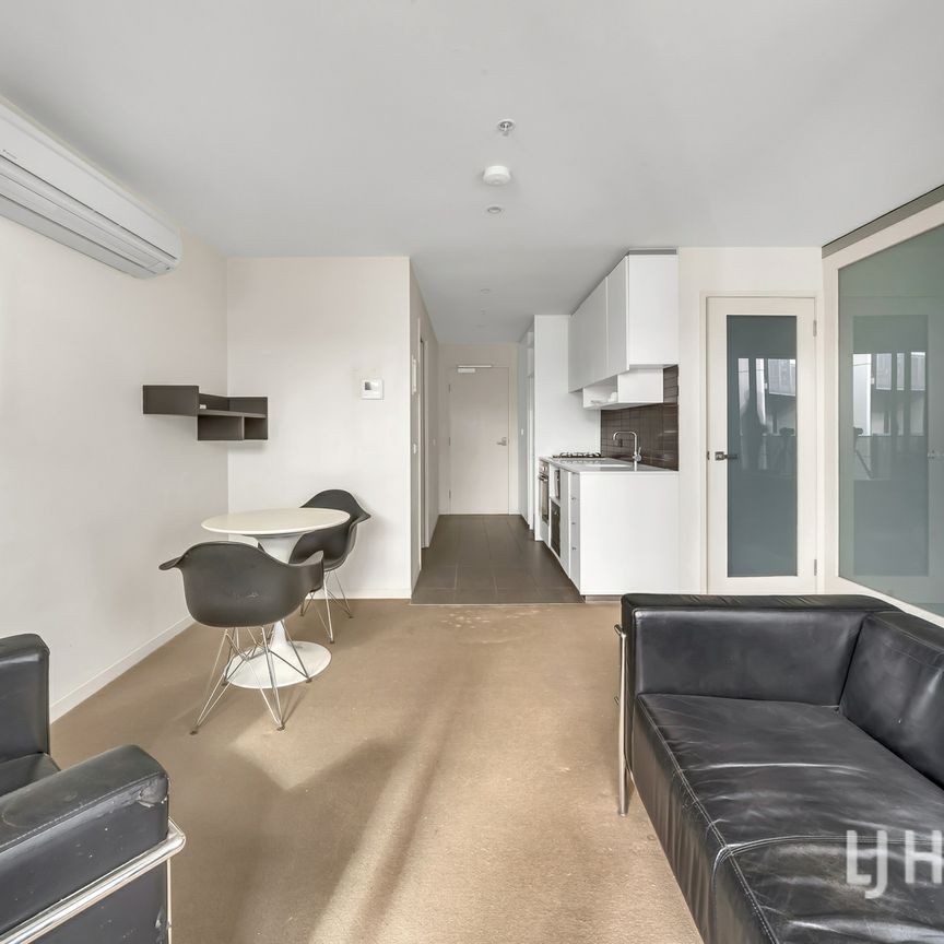 Fully Furnished Two Bedrooms Apartment For Lease In CBD Area! - Photo 1
