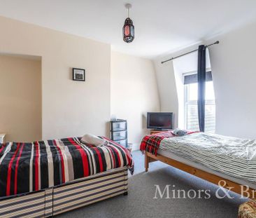 6 bedroom terraced house to rent - Photo 4