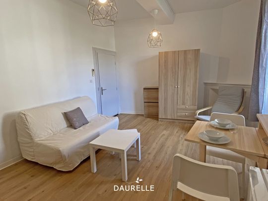 Location Appartement 1 pièce 21m² CHATEAURENARD 13160 - Photo 1