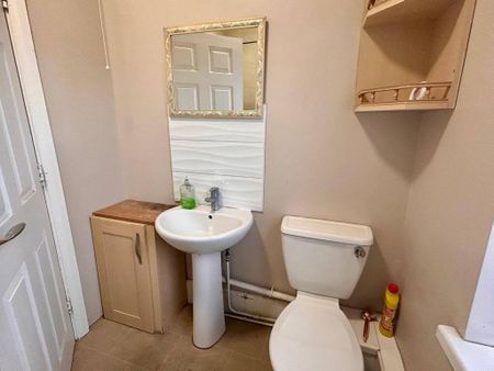 2 bedroom end of terrace house to rent - Photo 5