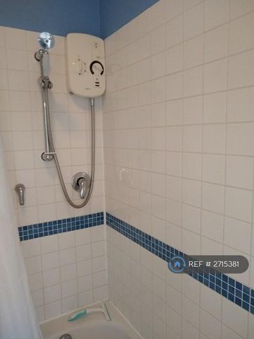 2 bedroom end of terrace house to rent - Photo 5