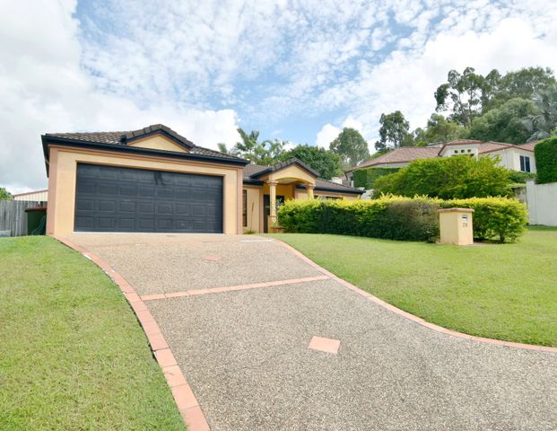 SPACIOUS & MODERN 4-BEDROOM HOME WITH OUTDOOR ENTERTAINMENT SPACE AND A SHED - Photo 1