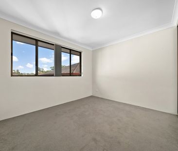 Ideally Located 2 Bedroom Unit - Photo 5