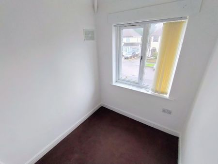 3 bedroom semi-detached house to rent - Photo 2