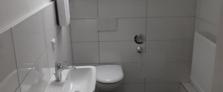 Helle 2,5 Zimmer Dachgeschoss Wohnung zu vermieten - Foto 1