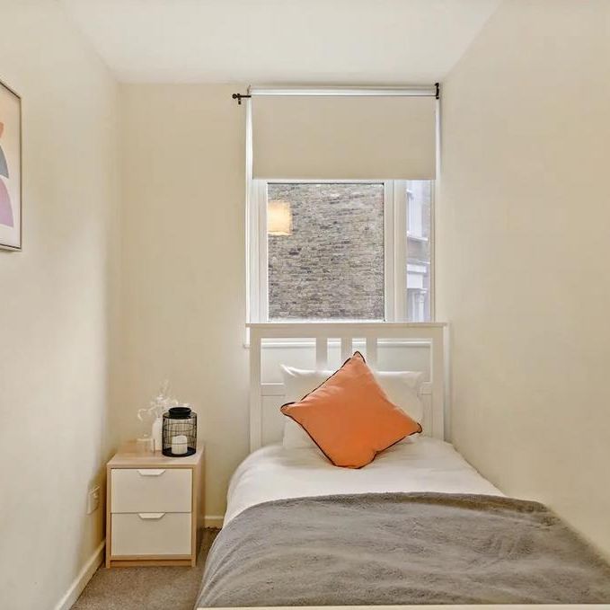 1 bedroom in a house share to rent - Photo 1